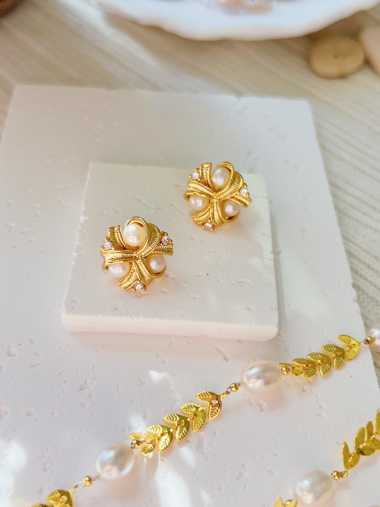 Pearl Pearl! -  Three-petaled Flower Pearl Earrings