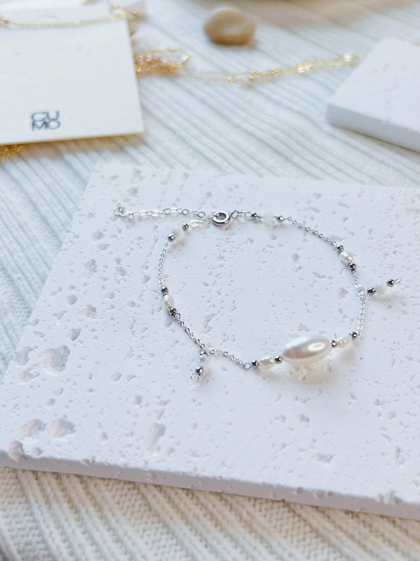 Pearl Pearl! -  Stars Circle the Moon Preal Bracelet