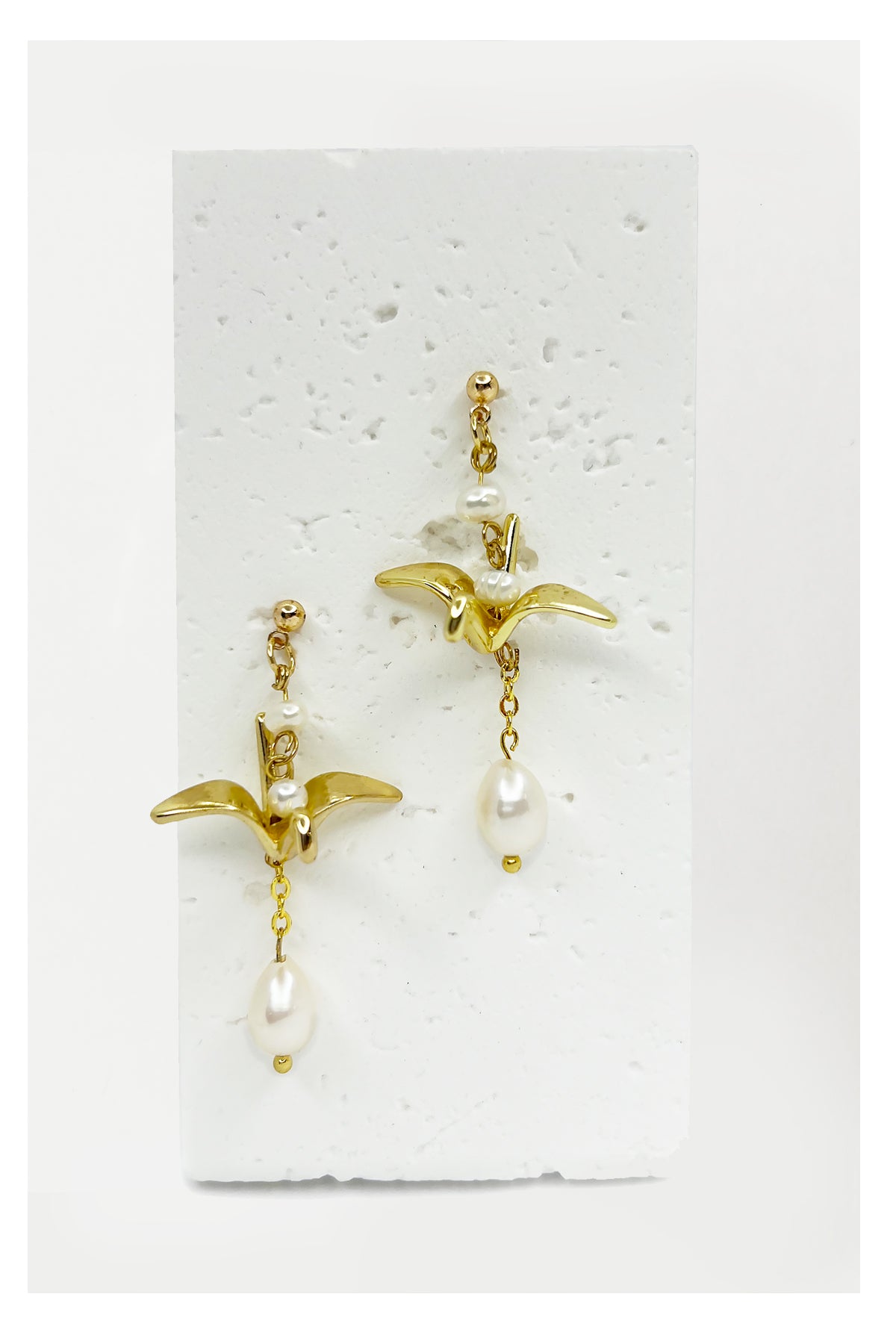 Pearl Pearl! -Golden Origami Crane Drop Shaped Pearl Earrings