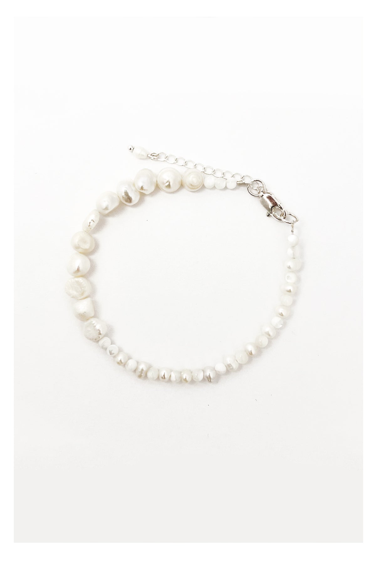 Pearl Pearl! -    Lovely White Pearl Bracelet