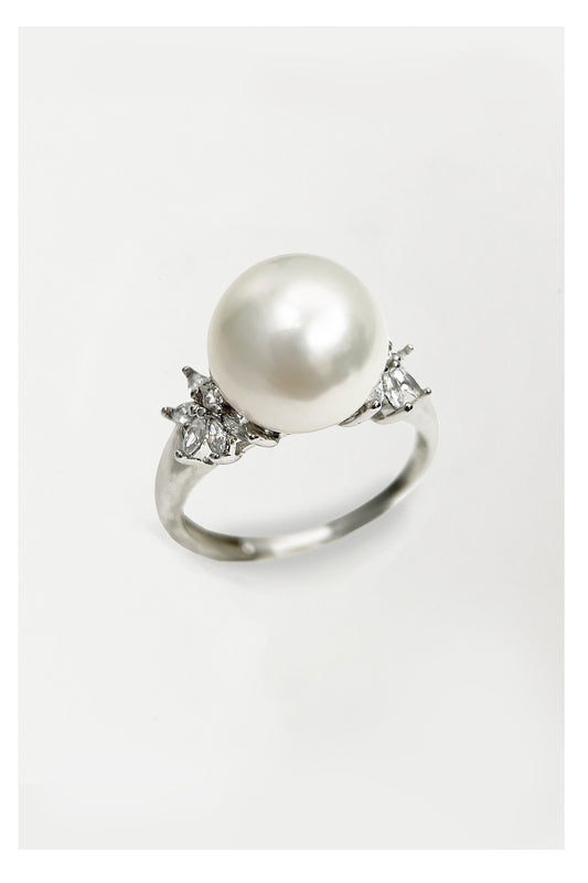 Pearl Pearl! -Handcrafted Silver with 11mm Round Pearl Ring